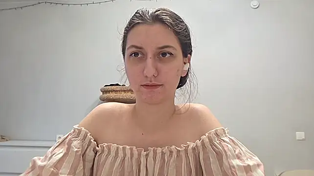ChrystalAlma's Live XXX Chat