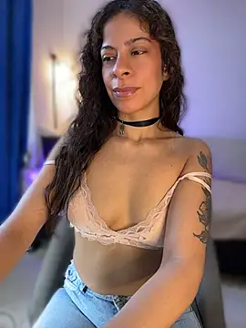 Chat +18 de AndreaVel ao vivo