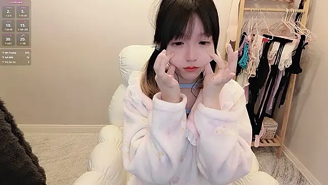 xm-zz's Live XXX Chat