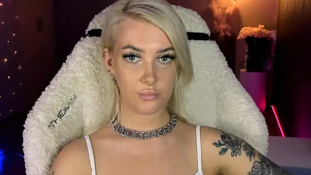 Chat XXX ao vivo de tykioty_Miley
