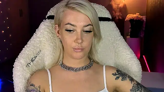 tykioty_Miley Live XXX-Chat