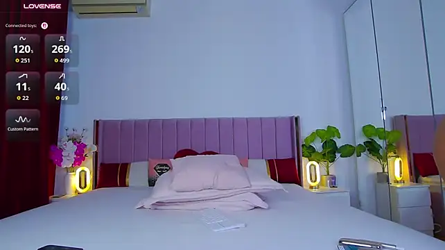 nadeen_na's Webcam Show