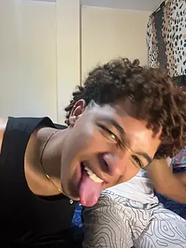 צ'אט XXX בשידור חי של Michael_black01