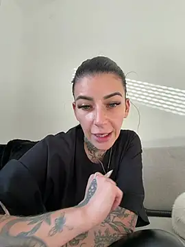 LuanasSecret666's Live XXX Chat