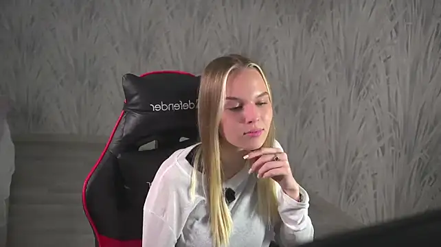 EmeldaHelmich's Live XXX Chat
