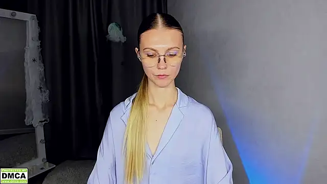 PhoebeMay Chat XXX live