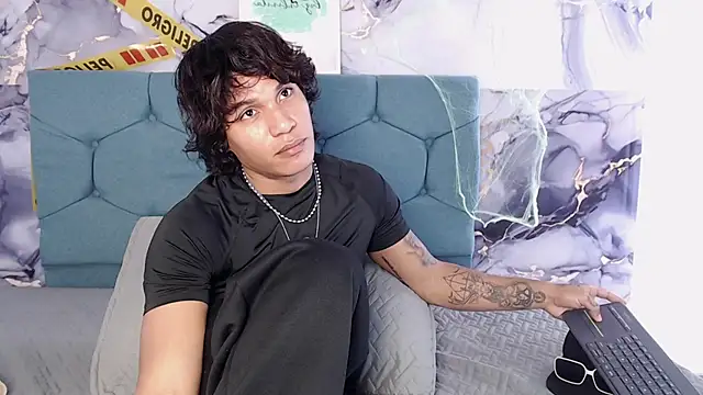 MaximilianRoth Live XXX-Chat