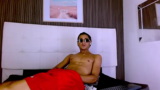 Chat +18 de Maximo_Juli ao vivo