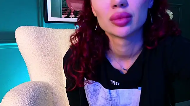 צ'אט XXX בשידור חי של LittleRedRubi