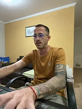 Онлайн чат XXX MeladoDiMel