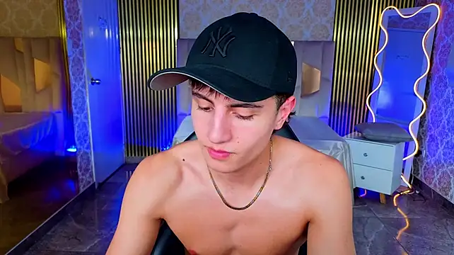 Kyler_tay: онлайн-секс-чат