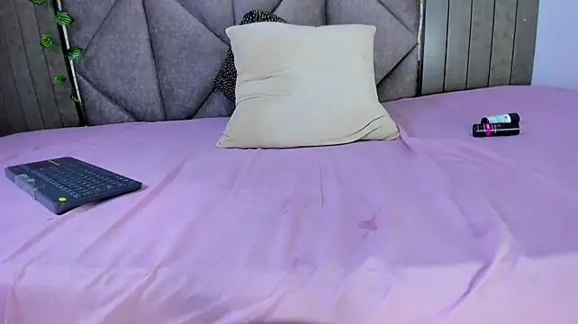 LilithMonroe__'s Live XXX Chat