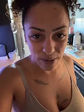 Chat +18 de SweetPetiteNoir ao vivo