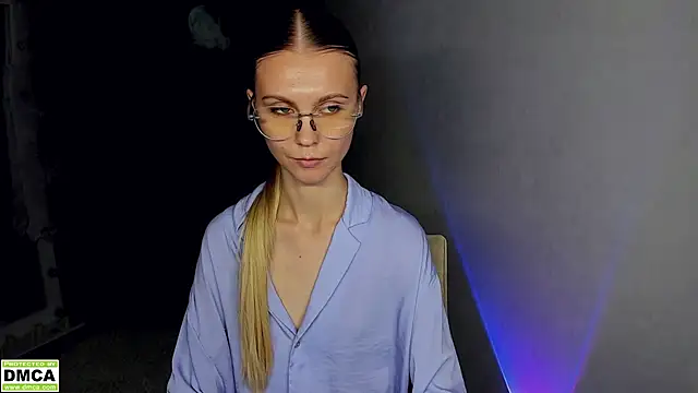 PhoebeMay Adlı Modelin Canlı XXX Sohbeti
