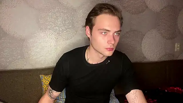 ErnestTarlet Adlı Modelin Canlı XXX Sohbeti