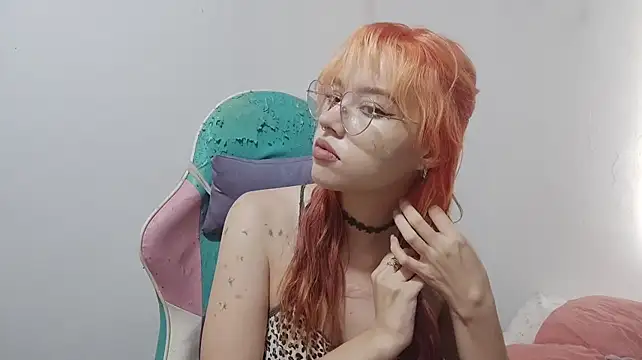 Chatroom XXX en direct de WandaDoll