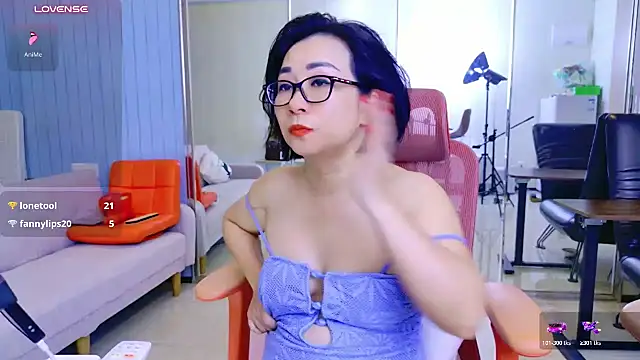 צ'אט XXX בשידור חי של LucianaMe