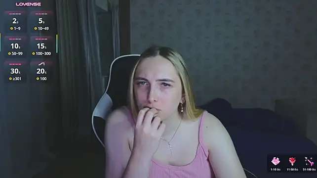 XXX chat uživo modela Vi_Luxy