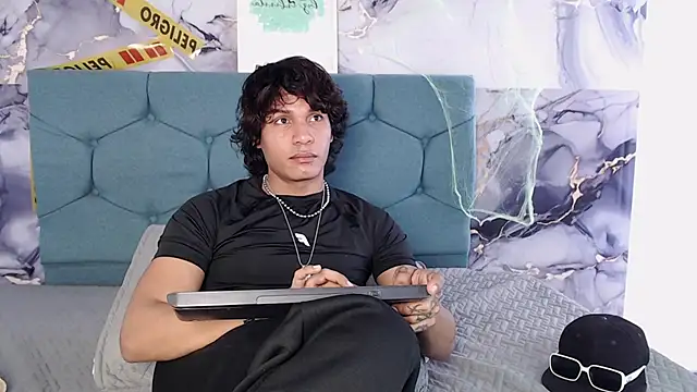 MaximilianRoth Adlı Modelin Canlı XXX Sohbeti