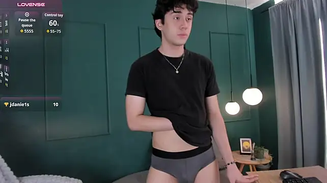 Chat XXX ao vivo de Milan_saint