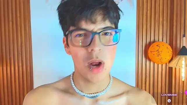 Chat +18 de Milo_Wolff ao vivo