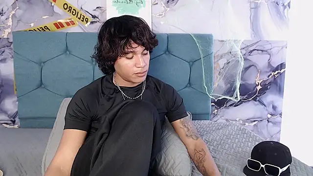 MaximilianRoth's Live XXX Chat