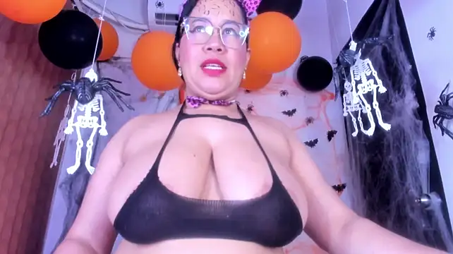 alondrabigtits' Live XXX Chat