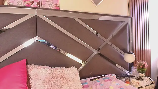 Bratz_x Adlı Modelin Canlı XXX Sohbeti