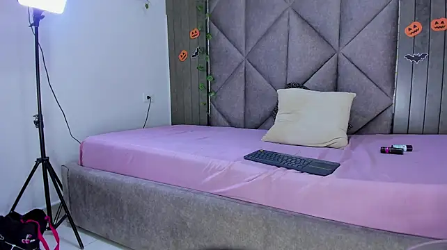 LilithMonroe__'s Live XXX Chat