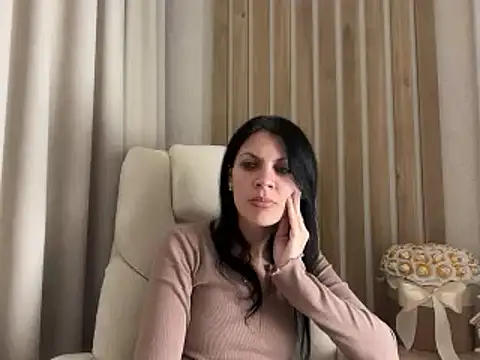 InjaAtHome Adlı Modelin Canlı XXX Sohbeti
