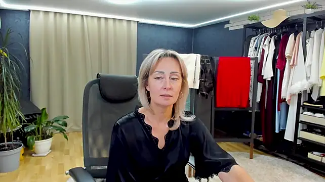 Julia_Cherry_'s Live XXX Chat