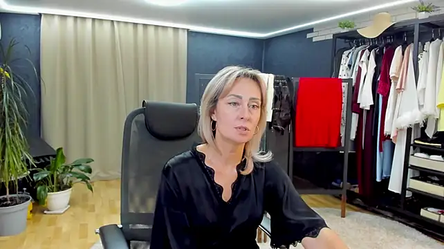 Chat XXX en directo de Julia_Cherry_