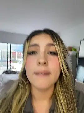 Cloee_Rainbow1's Live XXX Chat