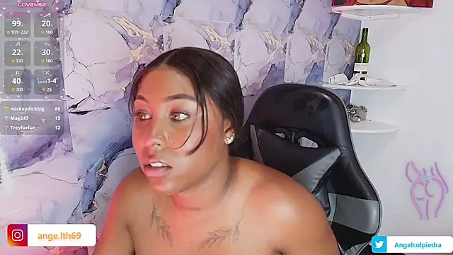 Chatroom XXX en direct de AngelThroatt