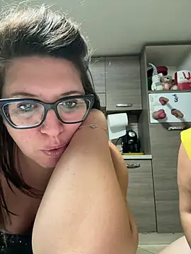 Chat +18 de SinfulMarkedQueens ao vivo