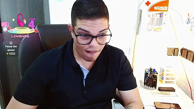 Онлайн чат XXX Realjoel01