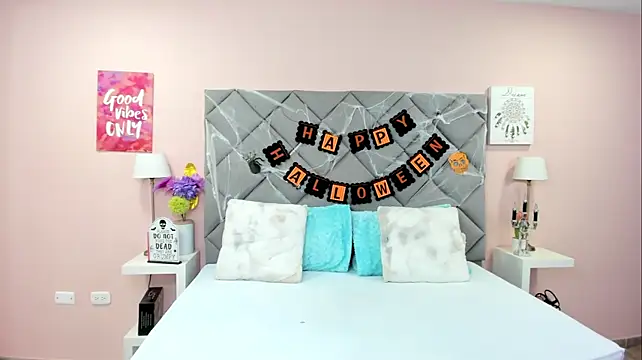 NahomyAdams Adlı Modelin Canlı XXX Sohbeti