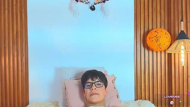 Chat +18 de Milo_Wolff ao vivo