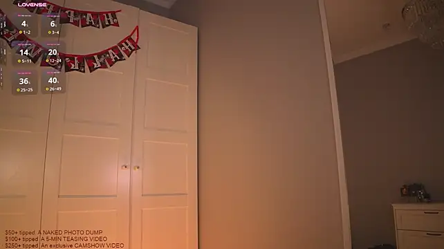 -JuicyMolly-'s Live XXX Chat