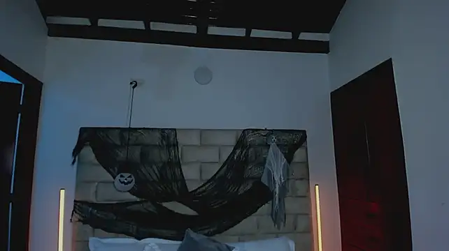 XXX chat uživo modela HollyGrey_