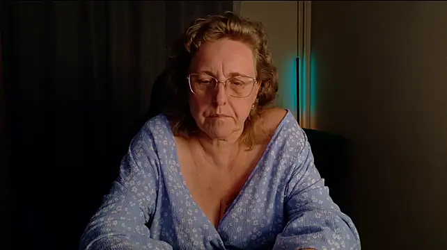 JoannaAndNeighbour's Live XXX Chat