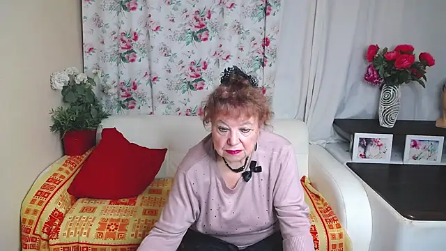 YourHotGranny's Live XXX Chat