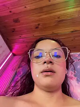 Anne_Off Chat XXX in diretta