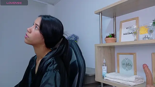 EmmiShery's Live XXX Chat