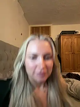 MegOliviaaxo's Live XXX Chat