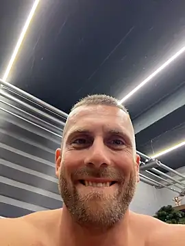Johnytrain 现场XXX聊天