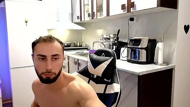 צ'אט XXX בשידור חי של RyanStorm_