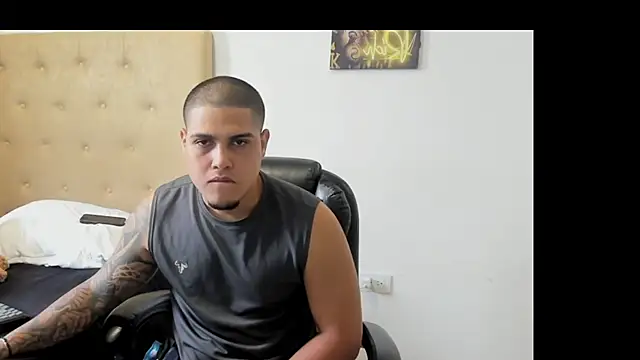 Latinboyco77 Adlı Modelin Canlı XXX Sohbeti