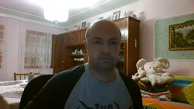 Chat +18 de Luceriusbigass ao vivo