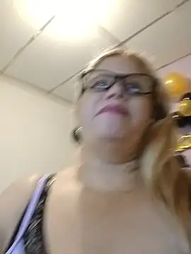 Chat +18 de EllisW8 ao vivo